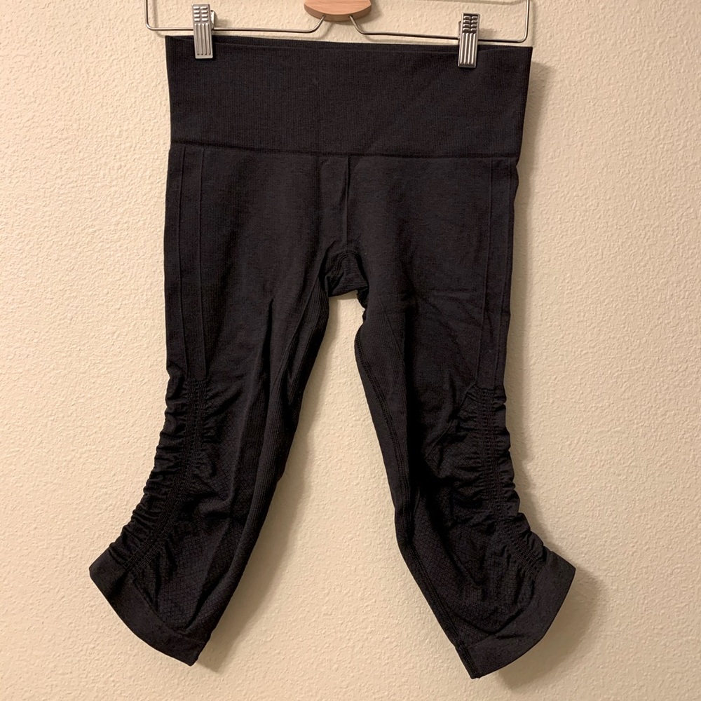 Lululemon black cropped leggings